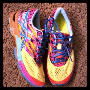 ASICS Gel Noosa Tri 10 sz 7 women’s